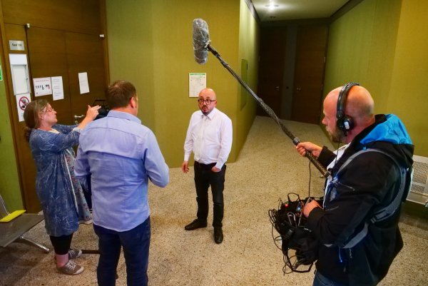 Rechtsanwalt Murat Baspinar ist selber seit 20 Jahren als Fußball-Schiedsrichter unterwegs. Das Urteil gegen seinen Mandanten G. findet er als zu hart. - © Jörg Hagemann
