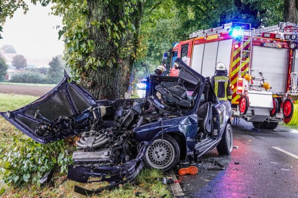 Gegen 17.40 Uhr wurden Rettungskräfte zu einem Unfall an der Bechterdisser Straße gerufen. - © Paul Brinkmann