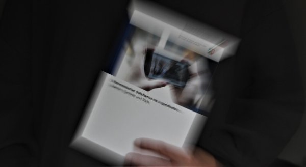 Mit verschiedenen Veröffentlichungen klärt das Land NRW über Islamismus auf – unter anderem über Salafismus unter Jugendlichen. - © Lukas Brekenkamp