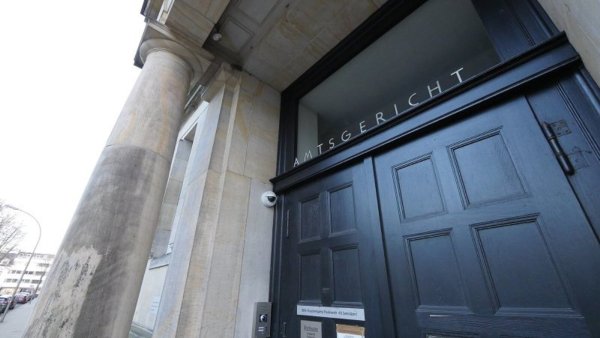Das Amtsgericht Detmold stellte zunächst Nachermittlungen an, bevor es die Anklage gegen den Ehemann einer ebenfalls beschuldigten Anwältin überhaupt zuließ. - © Jost Wolf