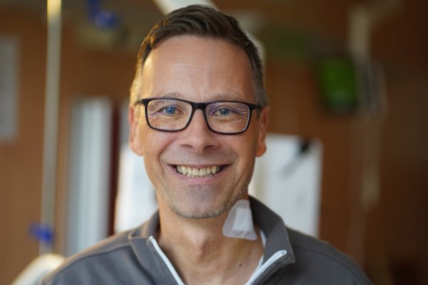 Dank einer Darmspiegelung konnte der Darmkrebs bei Jan Meier rechtzeitig entdeckt werden. In Gütersloh wurde er operiert. - © Klinikum Gütersloh