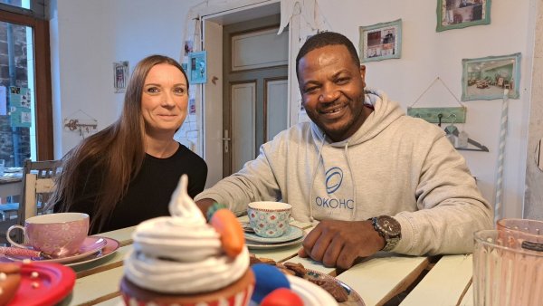 Nadine Blinne und Bertrand Toumi haben den Wettbewerb "Blomberg startet durch" gewonnen und teilen sich derzeit die Räume im Langen Steinweg 60 direkt am Niederntor. - © Carolin Brokmann-Förster