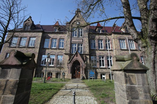 Der Stammsitz der Volkshochschule Bad Salzuflen befindet sich seit fast 45 Jahren in einem ehemaligen Jungengymnasium in der Hermannstraße. - © vera gerstendorf-welle,vera gerstendorf-welle