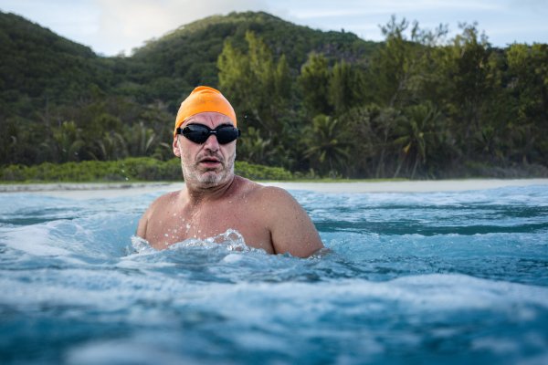 Der Extremschwimmer Paderborner André Wiersig bereitet sich auf seine zweite Seychellen-Mission vor. - © Jan Hendrik Eming