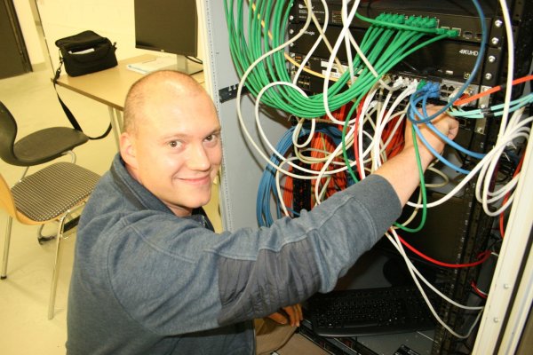 Kümmert sich um den schuleigenen Server: Andreas Schell, Informatik- und Englischlehrer am Gymnasium Barntrup. - © Sylvia Frevert(LZ)