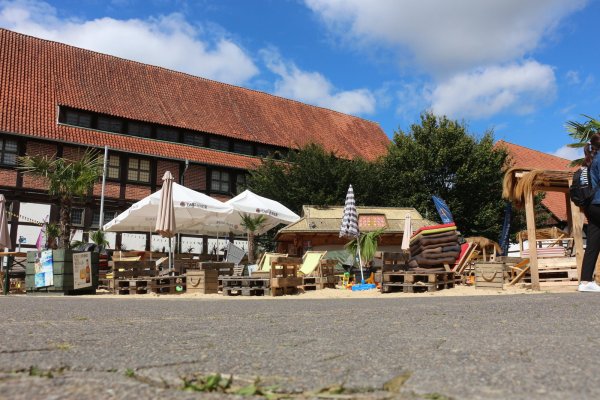 Bis zum 4. Oktober können die Detmolder noch am Strand an der Ameide Cocktails schlürfen. - © Janet König