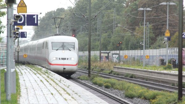 Die Planer der ICE-Trasse „Hannover-Bielefeld“ wollen noch in diesem Winter konkrete Trassenpläne vorstellen, das bekräftigte ein Sprecher der Bahn. Foto: Ulf Hanke - © Ulf Hanke