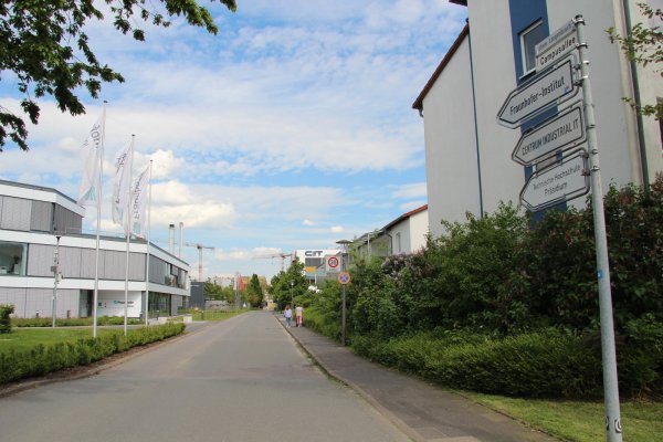 Die Campusallee wird künftig nur noch von der Liebigstraße aus einfahrbar sein. - © Nadine Uphoff