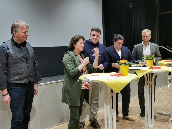 Im Dialog über die Europa-Politik im ländlichen Raum: (von links) Dieter Hagedorn (Vorsitzender Landwirtschaftlicher Kreisverband Lippe), Bianca Winkelmann (stellvertretende Vorsitzende der CDU-Landtagsfraktion NRW), Moderator Lars Brakhage (CDU Lippe), Lena Düpont (CDU, Mitglied des Europäischen Parlaments) und Barntrups Bürgermeister Borris Ortmeier. - © Sylvia Frevert