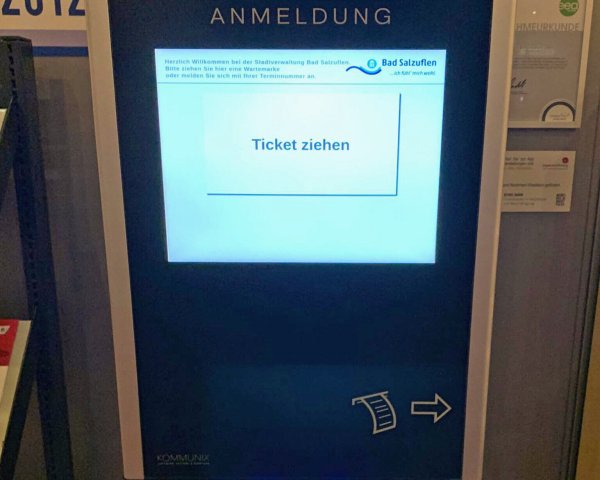 An einem Terminal können Tickets für Termine an den Schaltern der Bürgerberatung gezogen werden. Foto: Stadt Bad Salzuflen - © Stadt Bad Salzuflen
