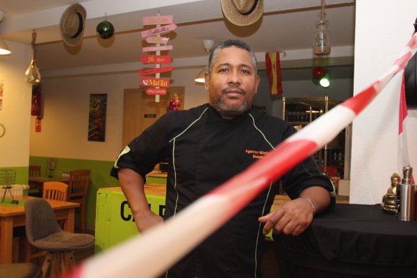 Fernando Calderón will sich mit seinem jungen Restaurant Calpi-Burger in Hohenhausen von Corona und den Beschränkungen nicht unterkriegen lassen. - © Jens Rademacher