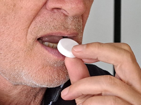 Nahrungsergänzungsmittel gibt es in verschiedener Darreichungsform, häufig als Tabletten. Eine Einnahme sollte aber nicht ohne Beratung erfolgen, sagen Experten. - © Carolin Brokmann-Förster