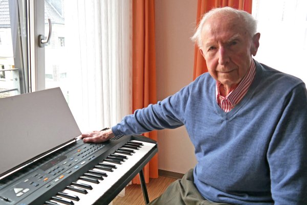 Die Liebe zur Musik hat Professor Hölzer ein Leben lang begleitet. - © diakonis