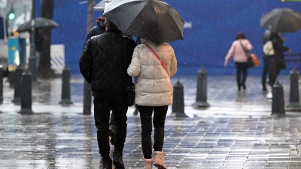 Regen und teils Gewitter drohen zum Ende der Woche in Nordrhein-Westfalen. - © (c) Copyright 2024, dpa (www.dpa.de). Alle Rechte vorbehalten