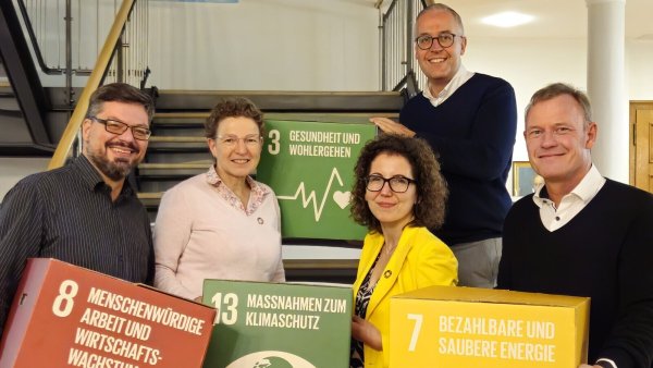 Die Vorstandsmitglieder des neuen Vereins „Detmold 2025“: (von links) Christian Nicke, Karin Hake, Dr. Miriam Mikus, Christian Schmidt, Jens Lampe. - © Stadt Detmold