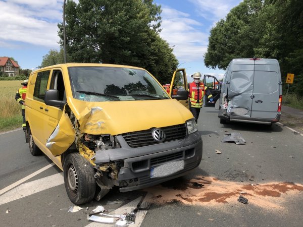 Der Postbote wurde bei dem Unfall schwer verletzt. - © Feuerwehr Bad Salzuflen
