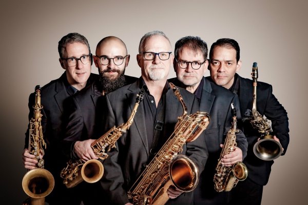 Das Saxophonquintett Quintessence ist im Klostersaal Lügde keine unbekannte Formation. Zum 100-jährigen Bestehen der Kolpingfamilie Lügde treten sie erneut hier auf. - © Harald Morsch