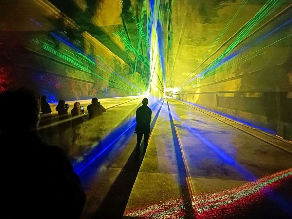 "Höxter leuchtet" fährt mit einer beeindruckenden Lichtshow auf. - © Huxarium Gartenpark