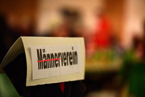 Die Schützen haben entschieden, künftig werden auch Frauen im Verein aufgenommen. - © Nicole Ellerbrake