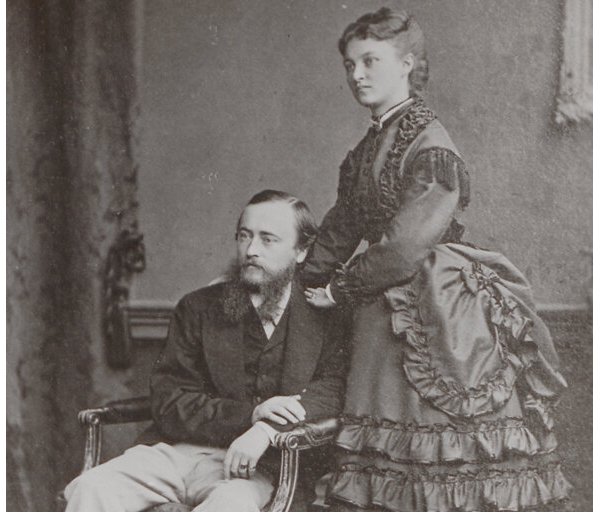 Ernst zur Lippe-Biesterfeld und seine Frau Caroline (etwa 1885). Graf Ernst bekam 1897 die Regentschaft zugesprochen, doch sein Sohn Leopold musste nochmal um diese kämpfen. Dieser sollte schließlich 1905 den Thron als Leopold IV. besteigen. - © Lippische Landesbibliothek