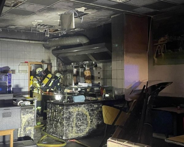 Das Feuer breitete sich im Bereich der Friteuse aus. - © Feuerwehr Lage