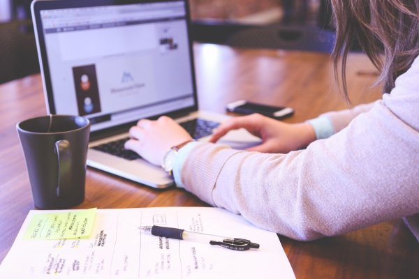 Bisher kochen die meisten Schulen bei Cloud-Lösungen für digitales Lernen ihr eigenes Süppchen. Zumindest in Detmold soll sich das bald ändern. - © Symbolfoto: pixaybay.com