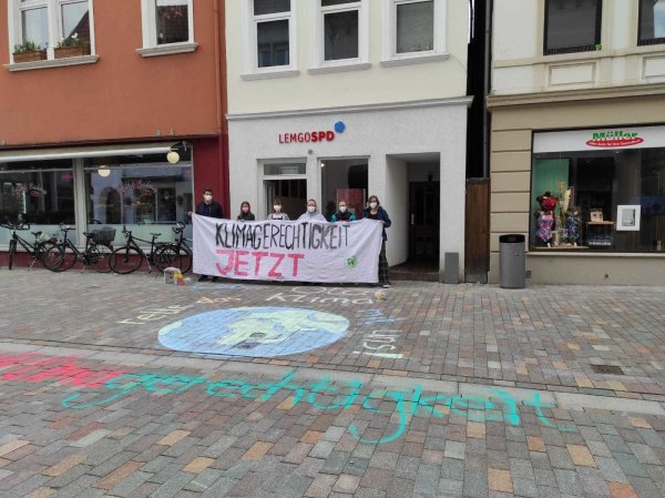 Kreideaktion zum Parteitag der SPD am 9.05  - © Fridays for Future Lemgo