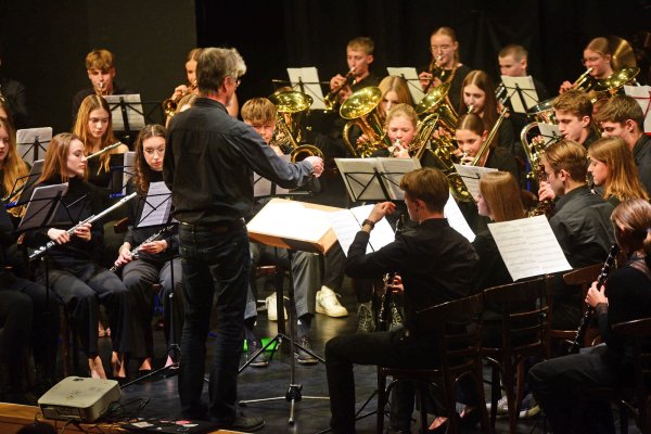 Die Big Band unter der Leitung von Johann Rieke begeisterte das Publikum. - © Nicole Ellerbrake