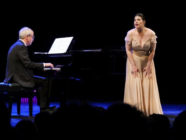 Berühmte Komponisten jüdischer Herkunft: Pianist Mathias Mönius und Sopranistin Megan Marie Hart bringen die Vielfalt jüdischer Musik in einer Liedmatinee zur Geltung. - © Thomas Krügler
