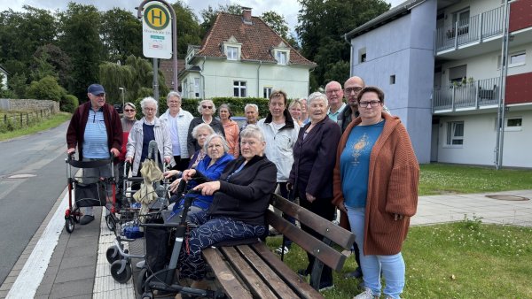 Bewohner der dortigen Seniorenwohnanlage sowie Anwohner der Ahornstraße ärgern sich über den Wegfall der Haltestelle. - © Sven Kienscherf