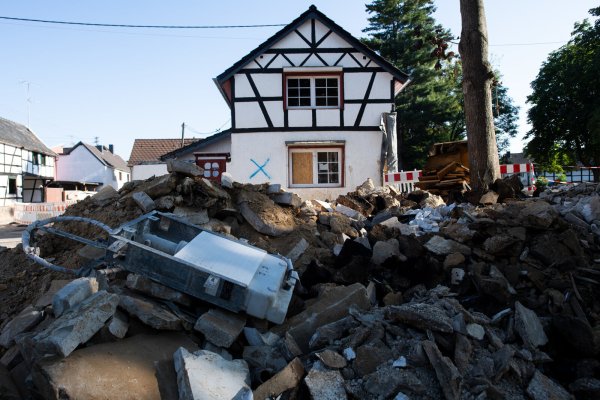 Wer von einem Unwetterschaden betroffen ist, sollte das Ausmaß mit entsprechenden Fotos oder Videos festhalten. - © dpa