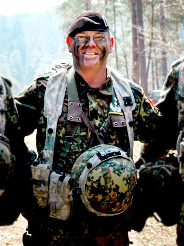 Oberst Jochen Geck während einer Übung in Bayern im Frühjahr 2019. Der 55-Jährige verlässt nach fünf Jahren die Augustdorfer Kampftruppenbrigade und wechselt zum Amt für Heeresentwicklung nach Köln. - © Bundeswehr / Phillip Vogt