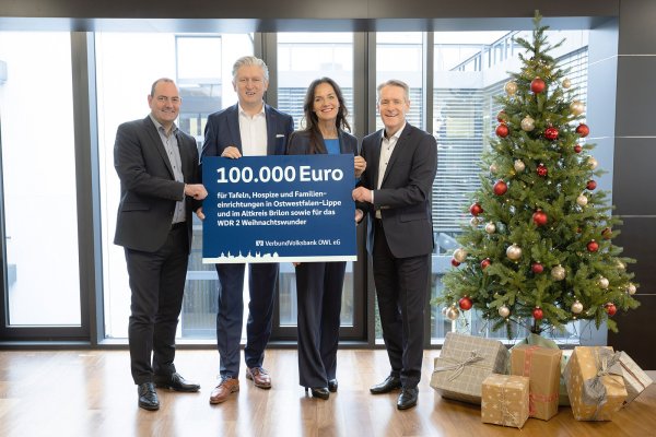 Dem Vorstand der VerbundVolksbank OWL, (von links) Thorsten Wolff, Ansgar Käter, Ina Kreimer und Frank Sievert, ist die Spendenaktion ein besonderes Anliegen. - © sabrinity