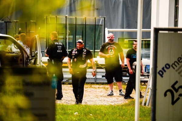 Immer wieder stehen Rocker im Fokus der Sicherheitsbehörden – wie hier in Bielefeld, als es zu einem großen Polizeieinsatz gegen Mitglieder der Hells Angels kam. - © Christian Mathiesen