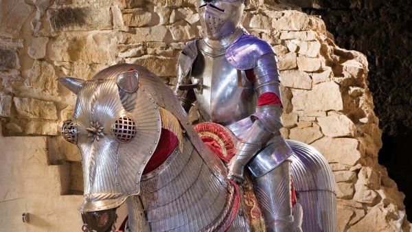 Der Ritter samt Ross ist im Weserrenaissance-Museum Schloss Brake zu bewundern und gibt bis heute Rätsel auf. - © Weserrenaissance-Museum