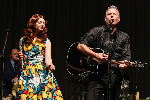 Valeska Kunath und Robert Tyson lassen mit ihrer Band die Musik von Johnny Cash lebendig werden. - © Cashbags / Robert Valeska