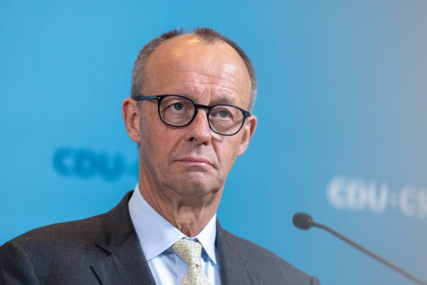 Friedrich Merz gibt sich im Bundestagswahlkampf siegessicher. - © IMAGO/Achille Abboud