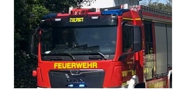 Die Feuerwehr beim Einsatz im Unteren Weg. - © Feuerwehr Detmold