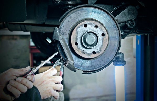 War das Motiv Rache? Manipulierte Bremsen haben 2001 einen Lipper vor Gericht gebracht. - © Symbolbild: Pixabay