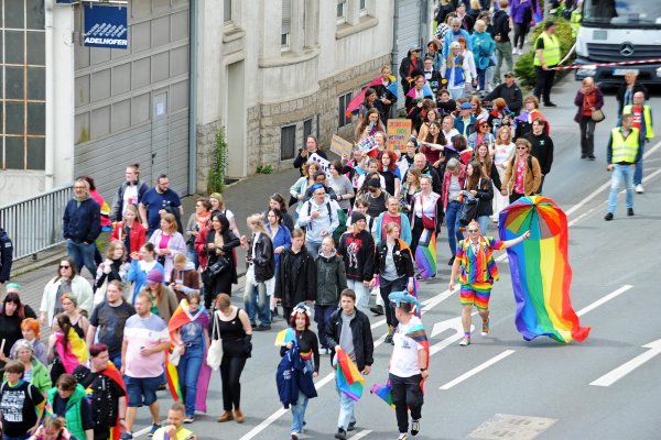 Der "Christopher Street Day" bringt Farbe in die Stadt. - © Nicole Ellerbrake