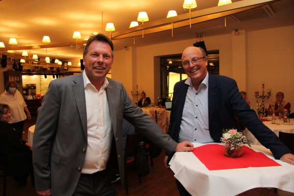 Frank Hilker (links) und sein Amtsvorgänger Rainer Heller. - © Jana Beckmann