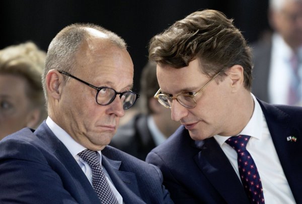 CDU-Chef Friedrich Merz und NRW-Ministerpräsident Hendrik Wüst kommen beide aus NRW. - © IMAGO/Rainer Unkel