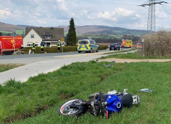 Farmbecker Straße, Motorradunfall, Dörentrup - © Feuerwehr Dörentrup