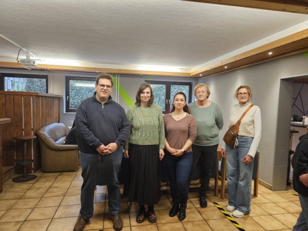 Das Team der Kirchengemeinde freut sich über den guten Start: (von links) Pastor Ulrich Peuckert, Sozialpädagogin Kathrin Danger, Diana Falk, Vorsitzende im Jugendausschuss des Kirchenvorstandes, sowie Adelheid Liese, ebenfalls Mitglied im Jugendausschuss. 
Kirchenvorstand Katharina Harling - © evangelische Kirchengemeinde Schieder
