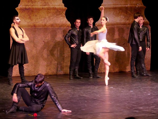 Das Balletto di Milano lieferte einen ambivalenten Ballettabend. - © Rudi Rudolph
