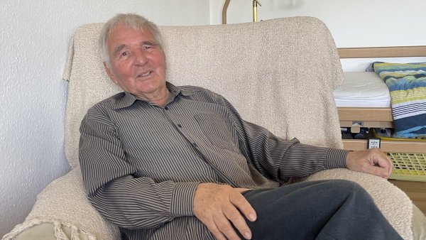 Klaus Herzog sollte wie sein Vater Schneider werden. Die ungeliebte Lehre hat ihm am Ende seine Karriere als Unternehmensberater in der Textil- und Bekleidungsindustrie ermöglicht. - © Silke Buhrmester