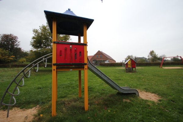 Der Spielplatz an der Rintelner Straße in Hohehnhausen muss wohl der Rettungswache weichen. - © Jens Rademacher