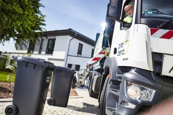 Wann der Müllwagen kommt, steht im neuen Abfuhrkalender. - © PreZero