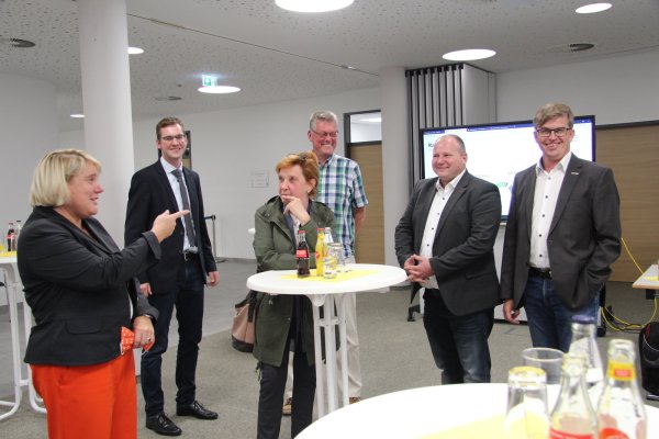 Zur „Elefantenrunde" ins Rathaus kamen (von links) Martina Hannen (FDP), Bürgermeister Matthias Kalkreuter, Angelika Schapeler-Richter (FWG/BBL), Frank Drexhage (Grüne), Lars Bork (SPD) und Michael Biermann (CDU).  - © co
