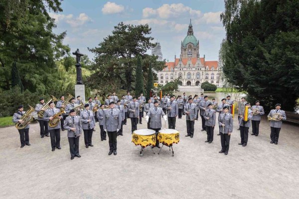 Zum Benefizkonzert lädt das Heeresmusikkorps Hannover in die Konzerthalle Bad Salzuflen ein. - © Bildrechte: Heeresmusikkorps Hannover